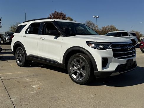 New 2026 Ford Explorer Active w/ Active Comfort Package image 2