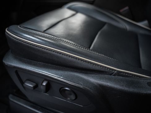 Used 2021 GMC Yukon SLT image 46