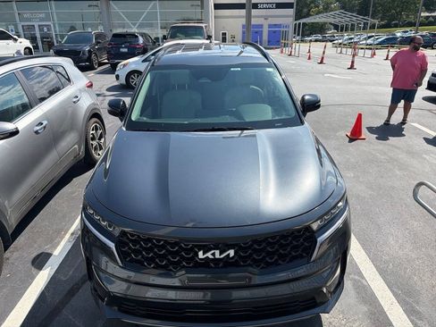 Certified 2023 Kia Sorento S FWD image 2