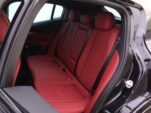 Used 2025 Maserati Grecale Folgore image 11