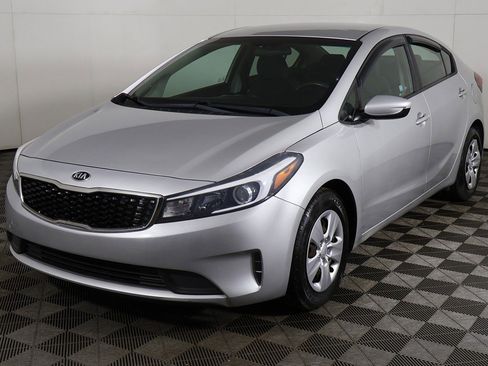 Used 2018 Kia Forte LX w/ LX Popular Package image 5