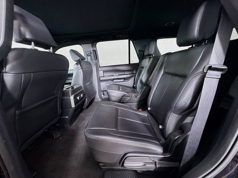 Used 2021 Ford Expedition XLT RWD image 28