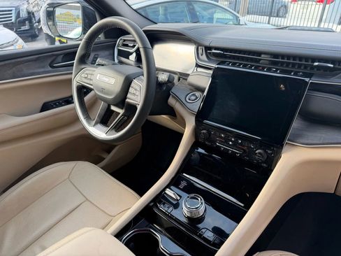 Used 2022 Jeep Grand Cherokee Limited 4xe w/ Luxury Tech Group II image 41