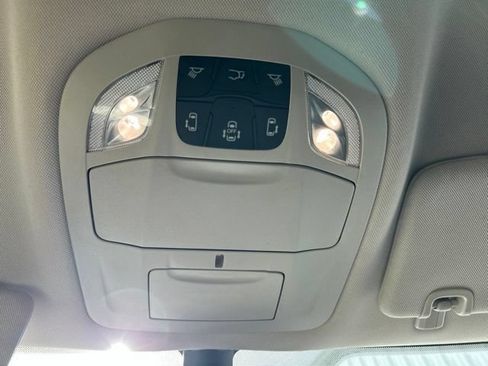 Used 2024 Chrysler Pacifica Limited FWD image 36