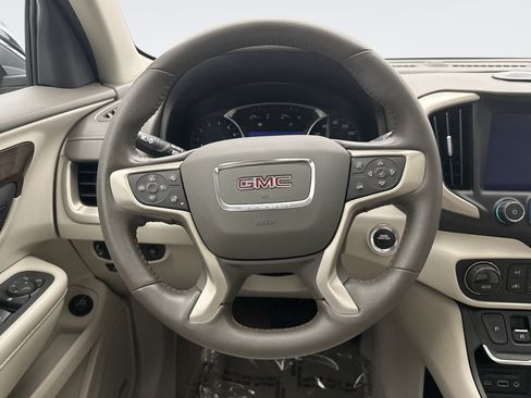 Used 2020 GMC Terrain Denali w/ Denali Premium Package FWD image 12