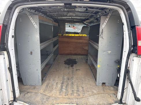 Used 2009 GMC Savana 1500 AWD image 16