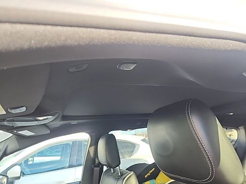 Used 2023 Chrysler Pacifica Limited w/ S Appearance Package image 13