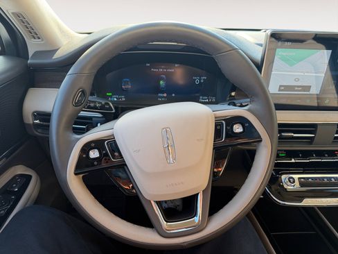 Used 2024 Lincoln Corsair Grand Touring image 5