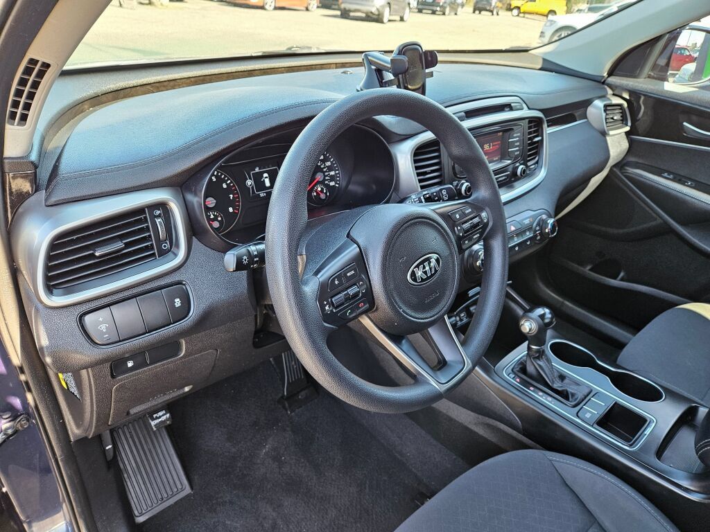 Used 2016 Kia Sorento FWD image 25