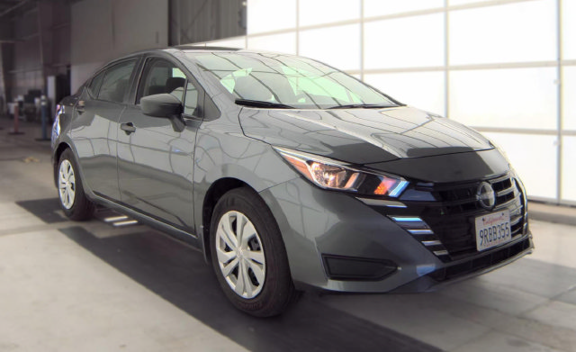 Used 2024 Nissan Versa S FWD image 2