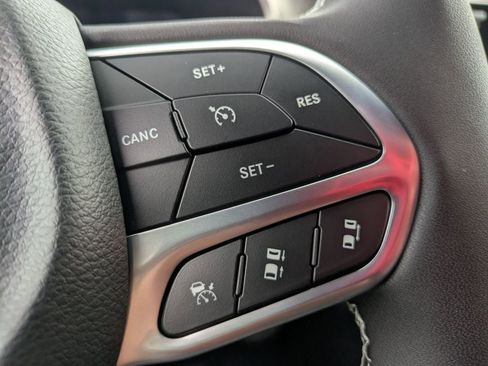 New 2026 Chrysler Pacifica Select FWD image 16