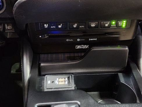 Used 2019 Lexus ES 300h Ultra Luxury w/ Accessory Package 2 FWD image 31