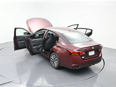 Used 2024 Nissan Altima 2.5 SV FWD image 23