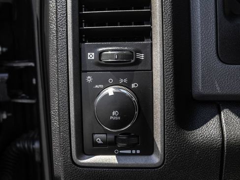 Used 2019 RAM 1500 Express AWD/4WD image 23