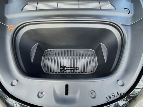 Used 2023 Tesla Model Y Performance image 35