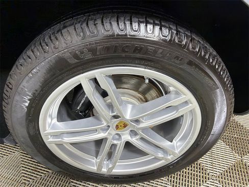 Used 2021 Porsche Macan image 22