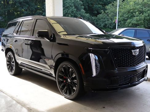 Used 2025 Cadillac Escalade V w/ LPO, ONYX Package AWD/4WD image 3
