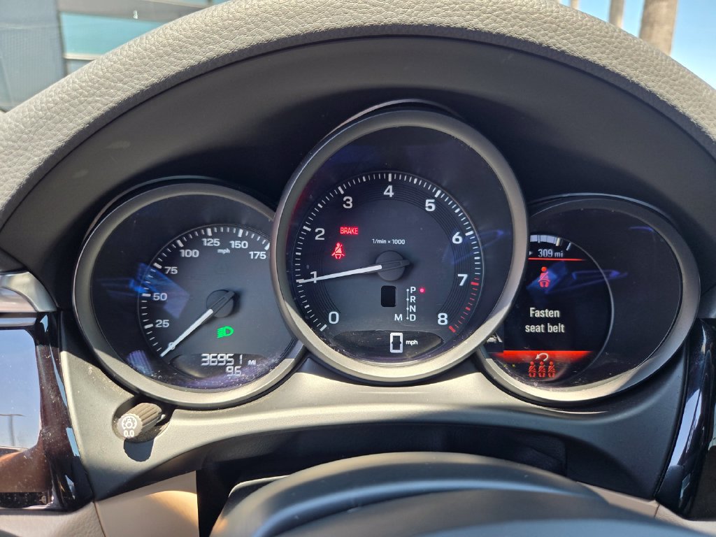 Used 2023 Porsche Macan Turbo AWD/4WD image 23