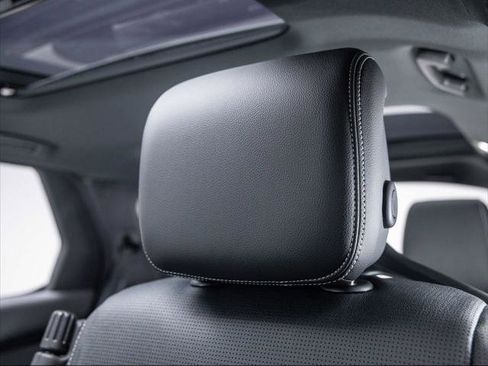 New 2025 Land Rover Discovery S image 15