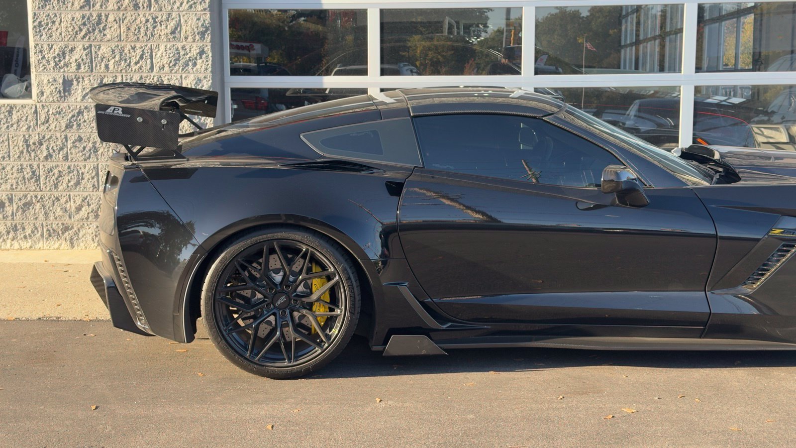 Used 2015 Chevrolet Corvette Z06 w/ 3LZ Preferred Equipment Group RWD image 12