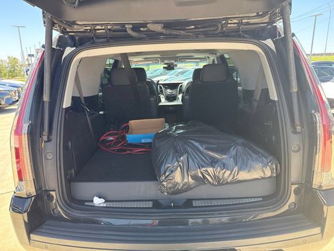Used 2019 Cadillac Escalade Luxury AWD/4WD image 12