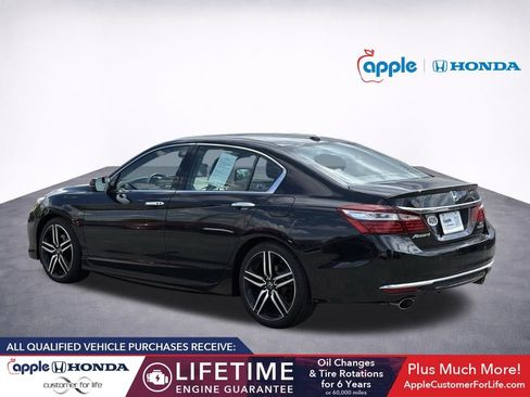 Used 2017 Honda Accord Touring image 4