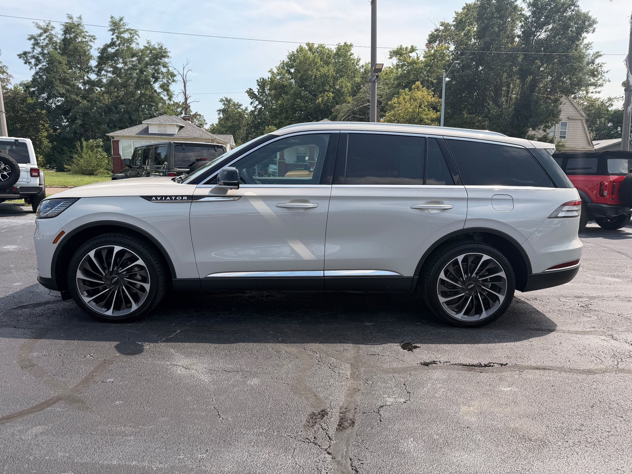 Used 2025 Lincoln Aviator Reserve w/ Equipment Group 201A AWD/4WD image 6