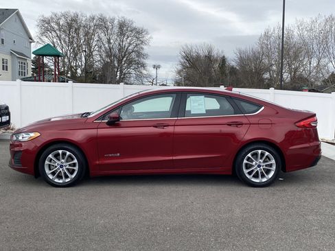 Used 2019 Ford Fusion SE image 3