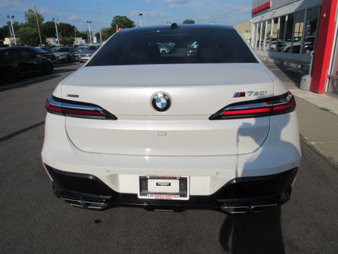 Used 2023 BMW 760i xDrive w/ Luxury Rear Seating Package AWD/4WD image 6