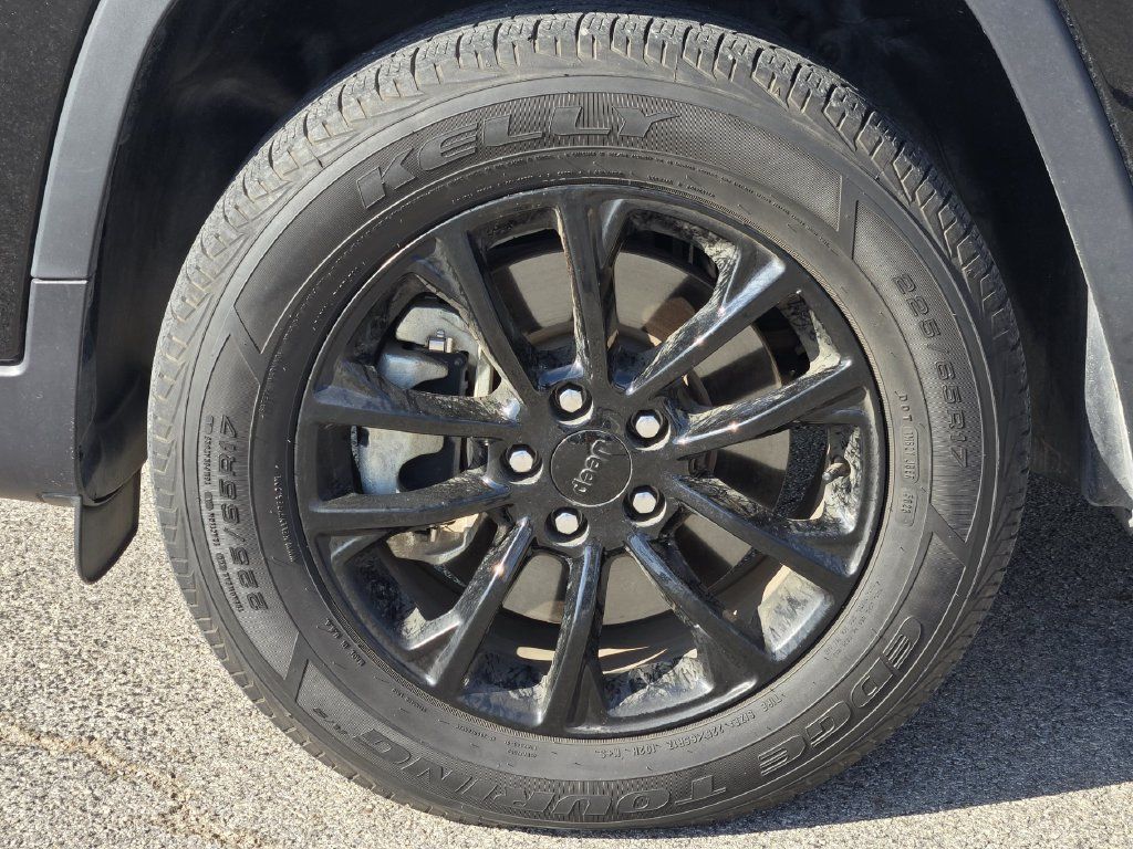 Used 2023 Jeep Cherokee Altitude Lux AWD/4WD image 12