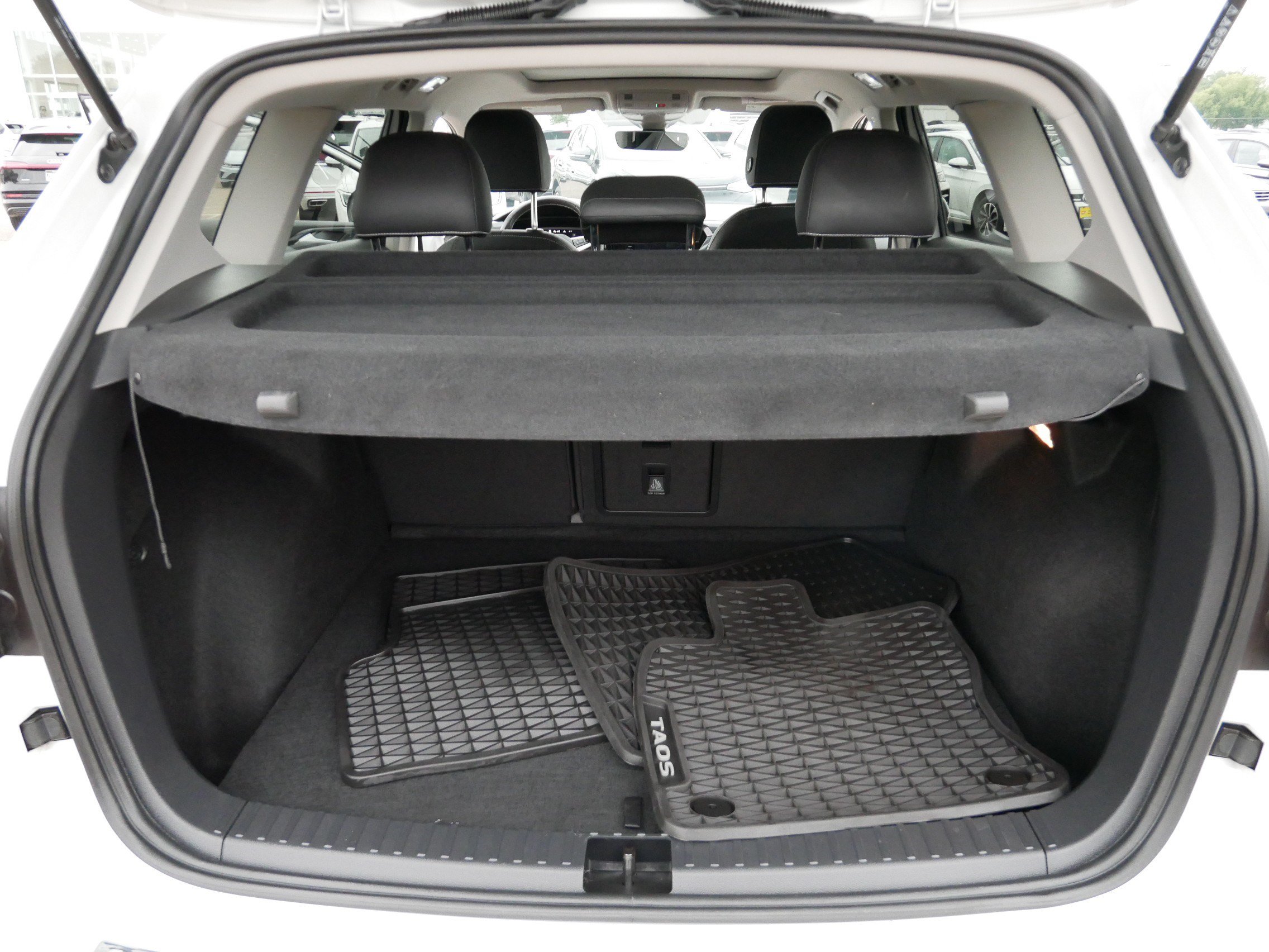 Certified 2023 Volkswagen Taos SEL AWD/4WD image 18