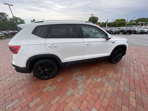 Used 2022 Volkswagen Taos SE FWD image 19