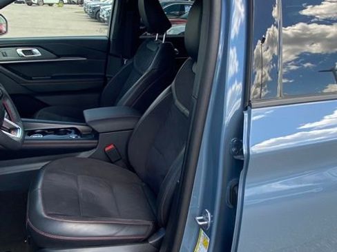Used 2025 Ford Explorer ST AWD/4WD image 5