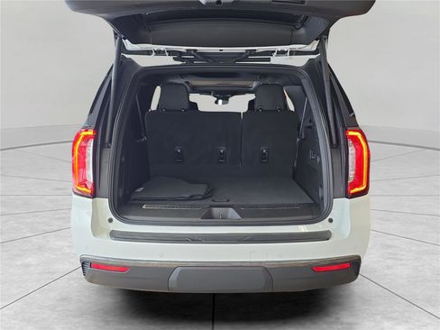 Used 2024 GMC Yukon XL AT4 w/ Technology Package image 33