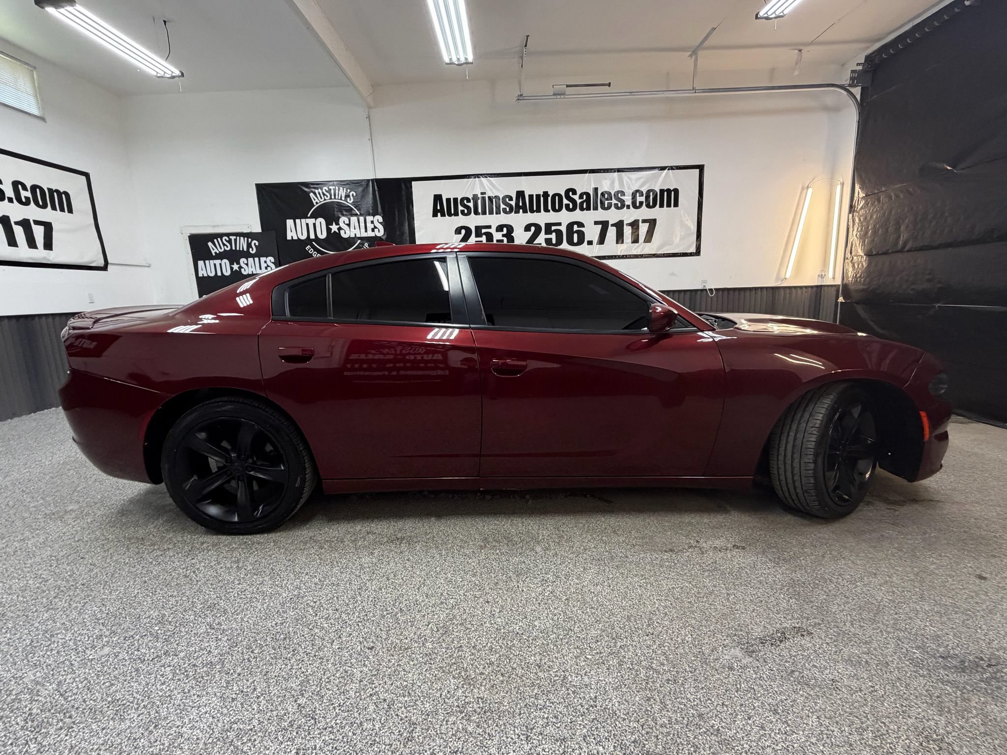 Used 2017 Dodge Charger R/T RWD image 2