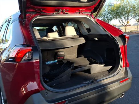 Used 2023 Toyota RAV4 XLE Premium image 10