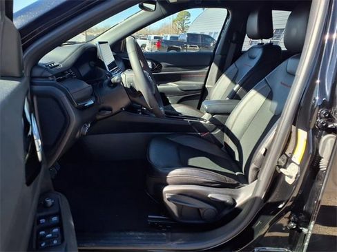 Used 2024 Jeep Compass Trailhawk image 13