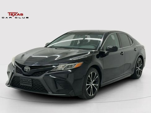 Used 2019 Toyota Camry SE image 3