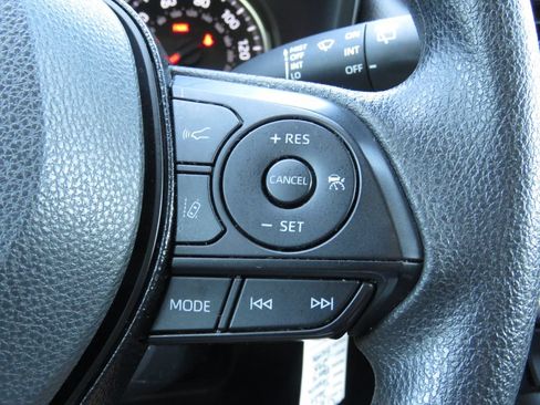 Used 2020 Toyota RAV4 LE w/ All Weather Liner Package AWD/4WD image 22