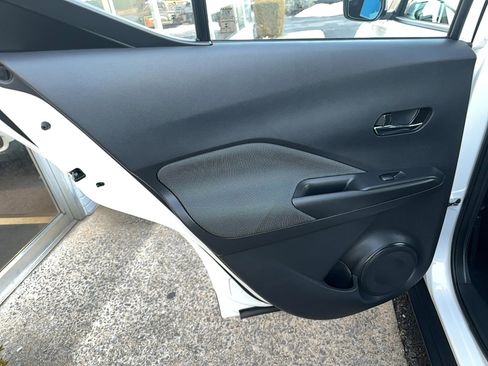 Used 2018 Nissan Kicks SV image 15