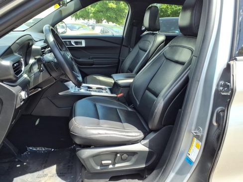 Used 2020 Ford Explorer XLT w/ Equipment Group 202A AWD/4WD image 16