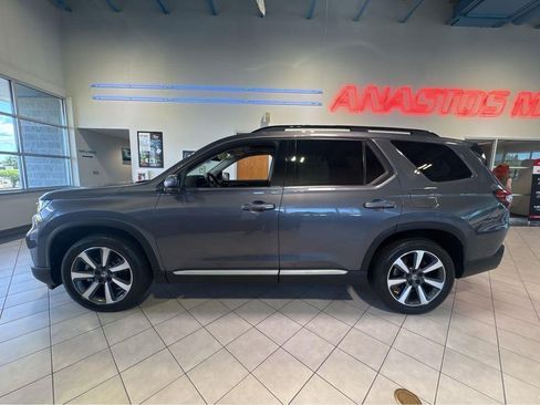 Used 2025 Honda Pilot Touring image 8