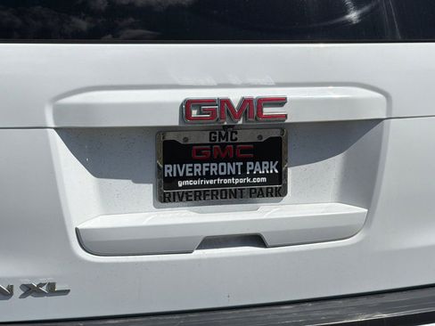 Used 2016 GMC Yukon XL SLT w/ Open Road Package AWD/4WD image 47