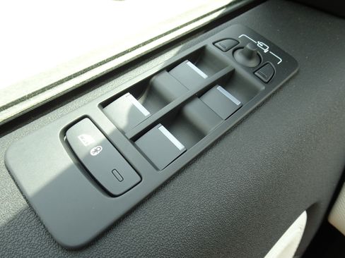 New 2026 Land Rover Discovery Sport Landmark AWD/4WD image 25