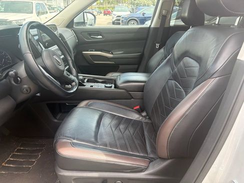 Used 2022 Nissan Pathfinder Platinum w/ Cargo Package AWD/4WD image 8