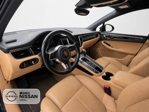 Used 2018 Porsche Macan Sport Edition AWD/4WD image 4