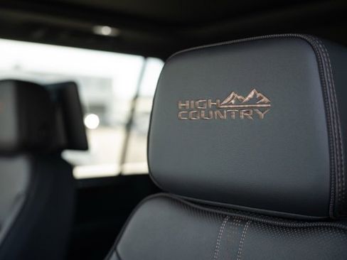 New 2026 Chevrolet Suburban High Country image 21