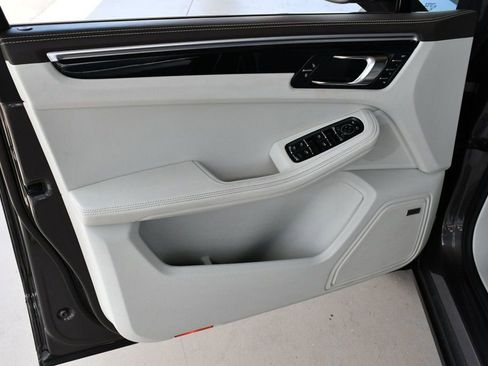 Used 2017 Porsche Macan S image 40