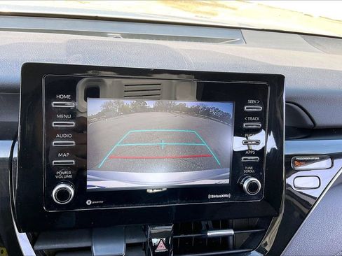 Used 2021 Toyota Camry LE image 14