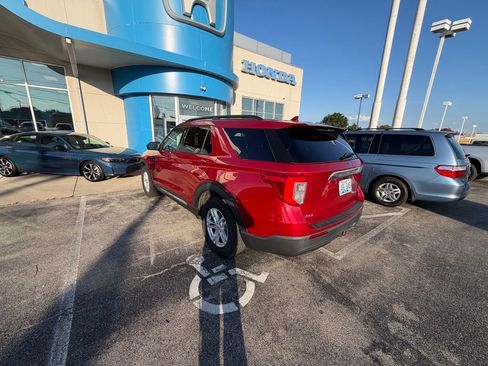 Used 2020 Ford Explorer XLT w/ Comfort Package AWD/4WD image 3